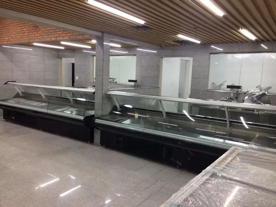 Ντελί Εμφάνιση ψυγείο Φρέσκο κρέας Εμφάνιση ντουλάπι Κρέας Εμφάνιση ψυγείο με καμπυλωτό γυαλί