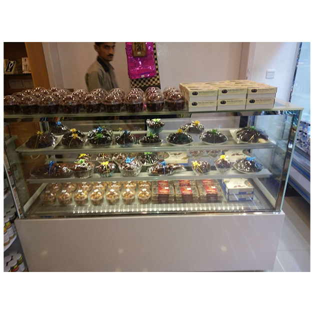 Τριώροφη Βιτρίνα Ψυγείο Επιδόρπιων με Μαρμάρινη Σκληρυμένη Γυάλινη Επιφάνεια και Ψηφιακό Θερμοστάτη για Ζαχαροπλαστεία